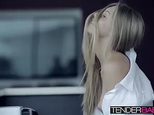 مالک ازم خواست بمونم ...