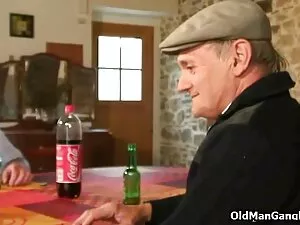 کلاه برای دانلود فیل ...